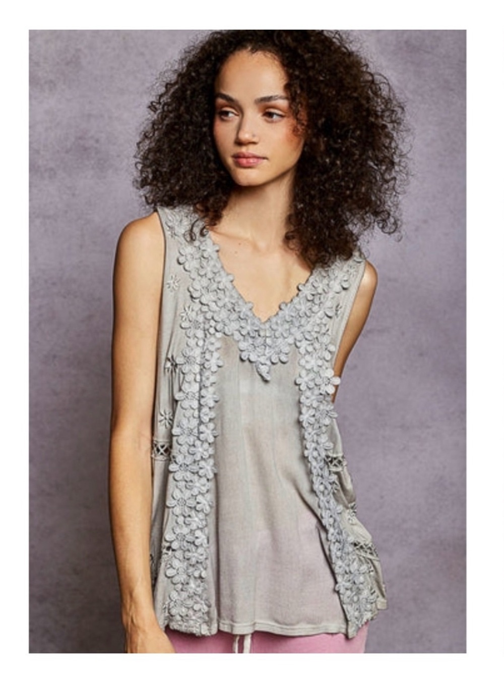 POL Dove Grey Floral Appliqué Boho Cut Out V-Neck Tank Top M